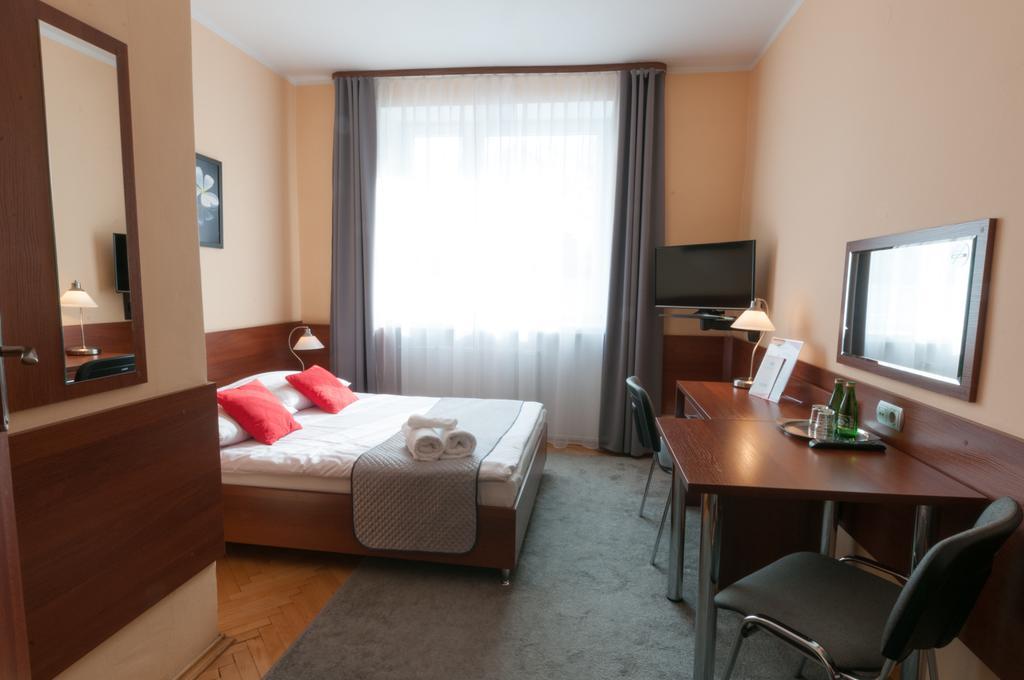 Hotel Komes สการ์ชิสโก-กาเมียนนา ภายนอก รูปภาพ