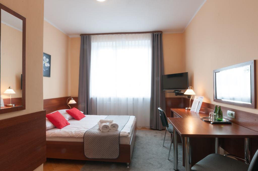 Hotel Komes สการ์ชิสโก-กาเมียนนา ภายนอก รูปภาพ