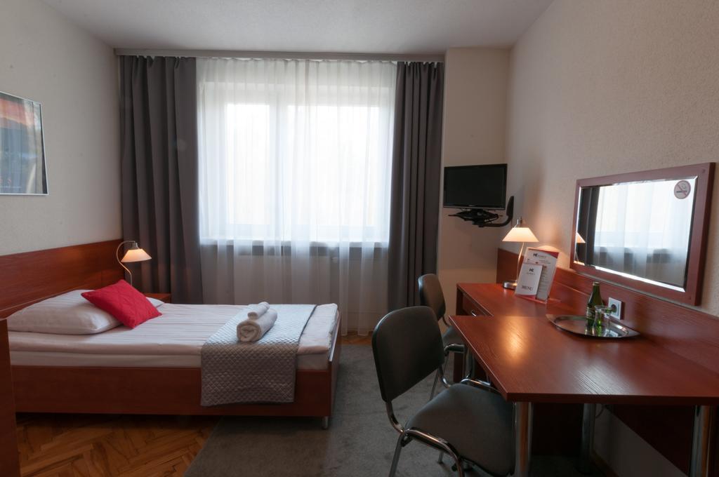 Hotel Komes สการ์ชิสโก-กาเมียนนา ภายนอก รูปภาพ