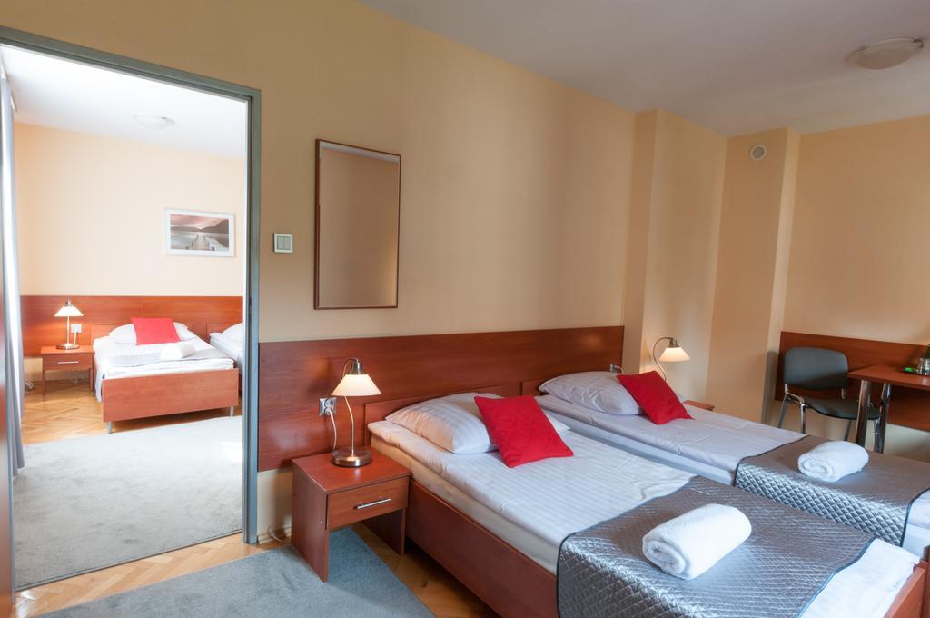 Hotel Komes สการ์ชิสโก-กาเมียนนา ภายนอก รูปภาพ